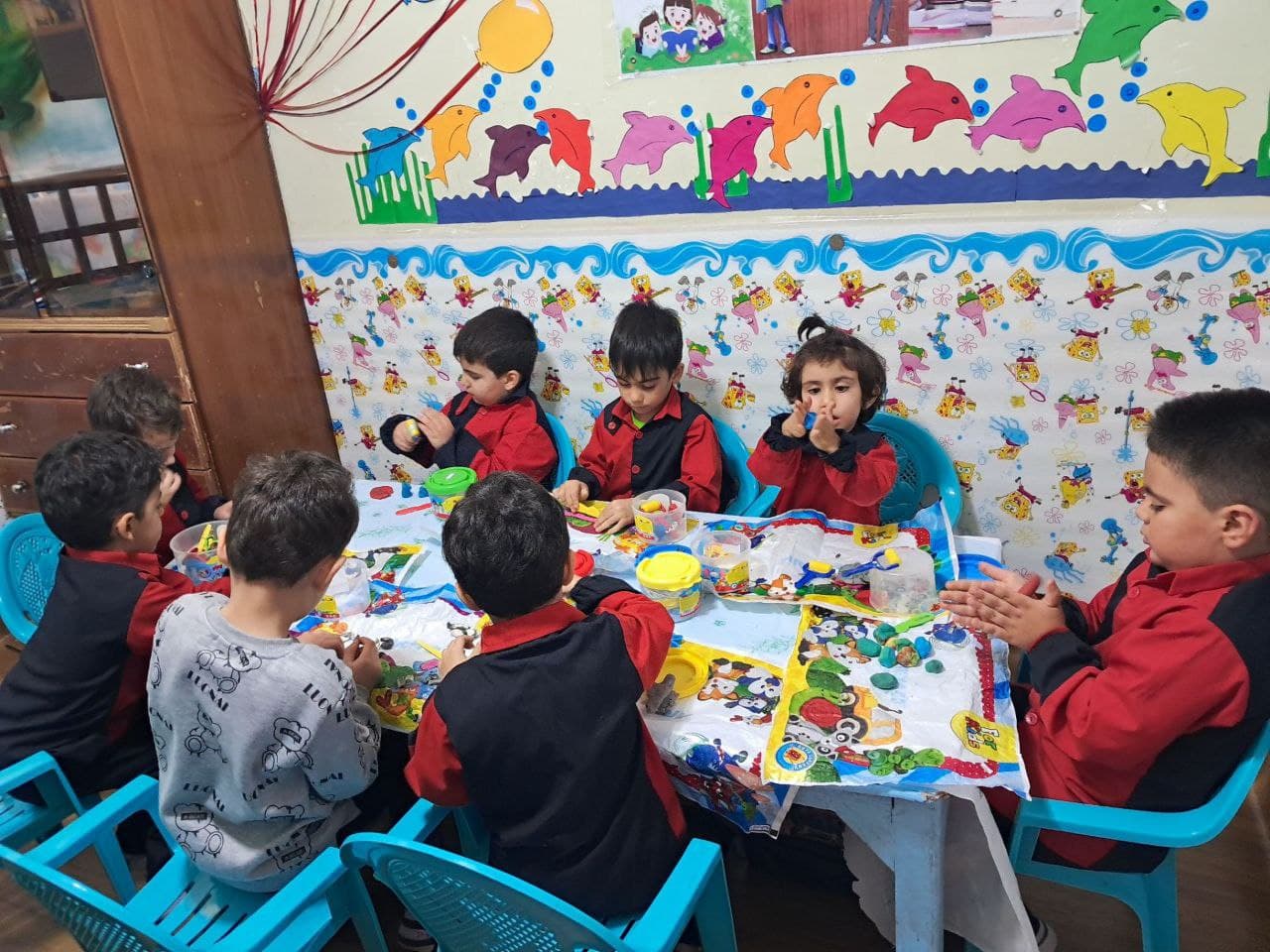 عکس گل آموزان در کلاس